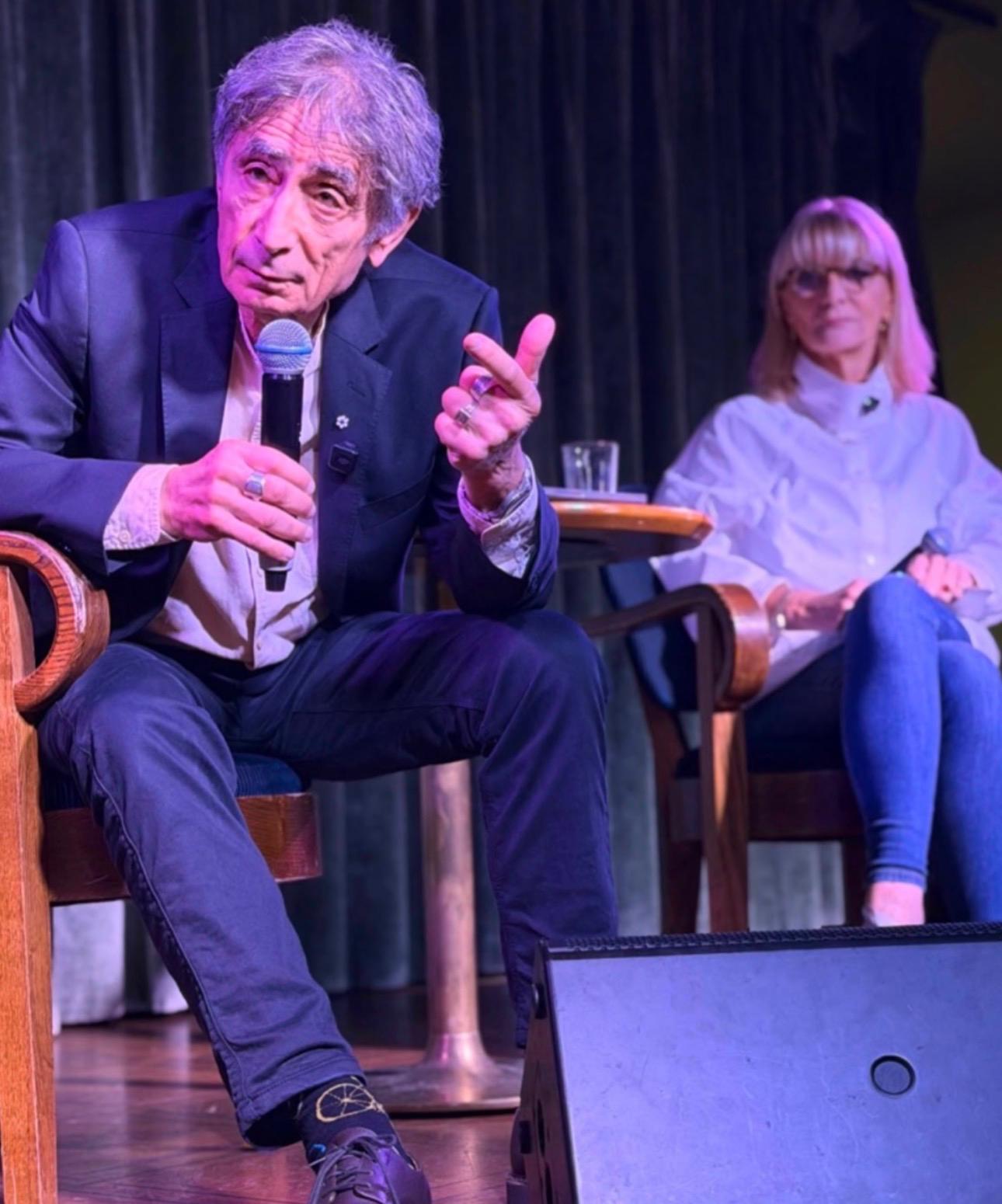 Dr Gabor Maté speaking to the audience with Rosemary Reed